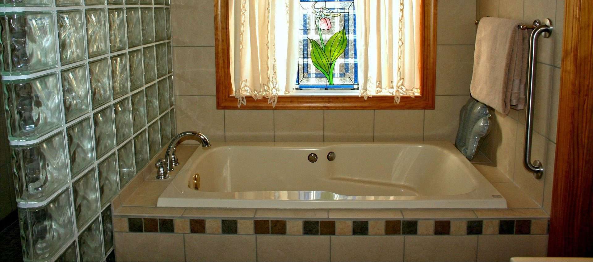 How to soundproof a bathtub in bathroom